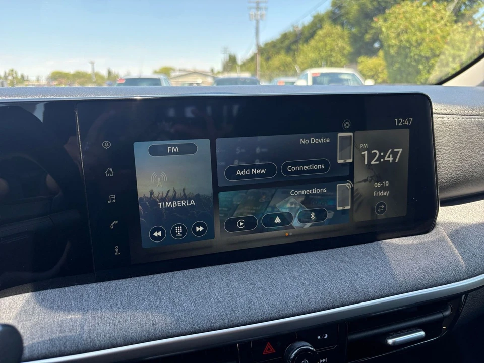 2025 Nissan Kicks - Image 22 of 31