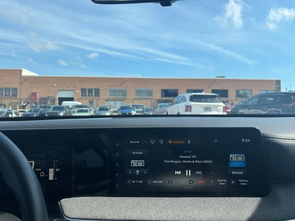 2025 Nissan Kicks - Image 19 of 31