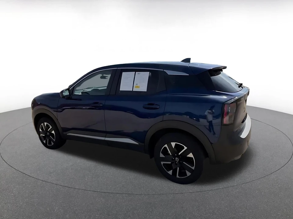 2025 Nissan Kicks - Image 12 of 31