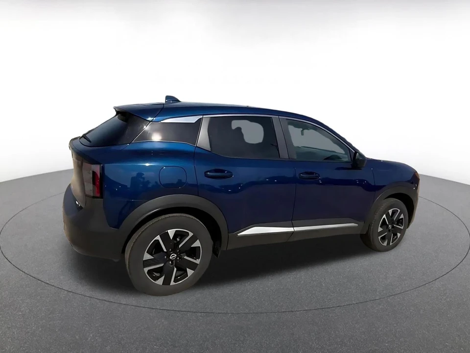 2025 Nissan Kicks - Image 16 of 31