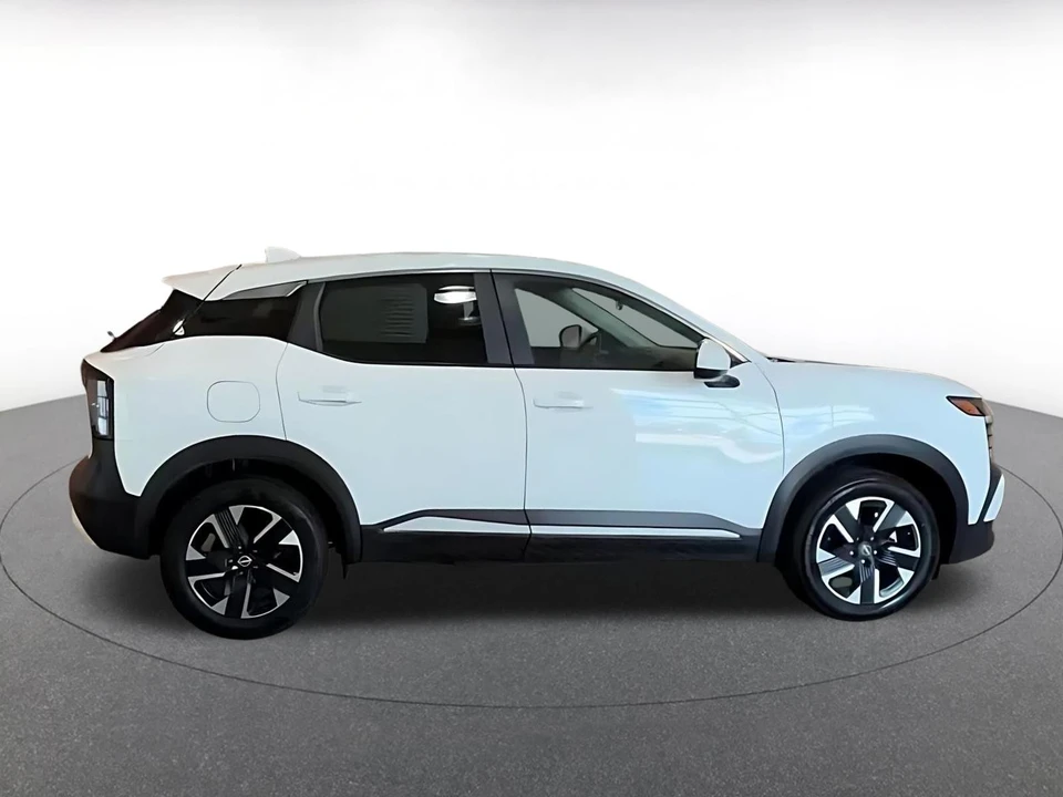 2025 Nissan Kicks - Image 16 of 31