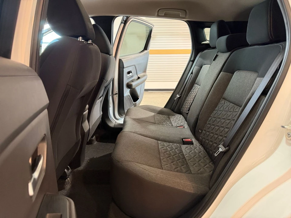 2025 Nissan Kicks - Image 26 of 31