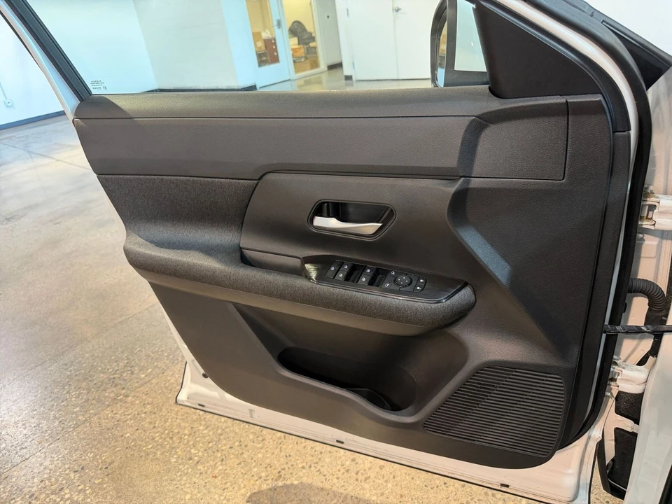 2025 Nissan Kicks - Image 20 of 31