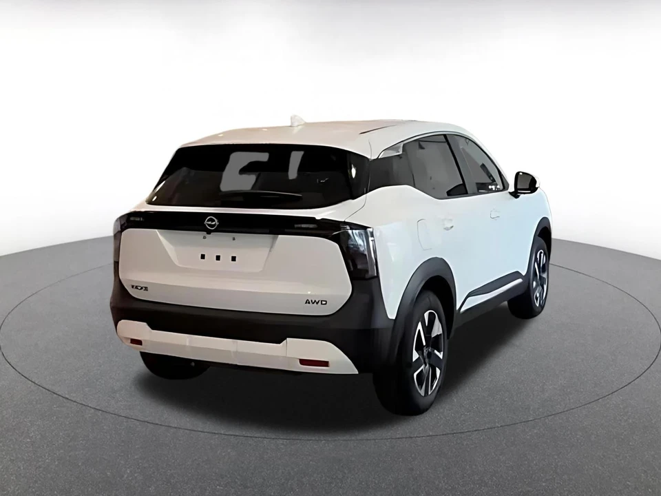 2025 Nissan Kicks - Image 2 of 31