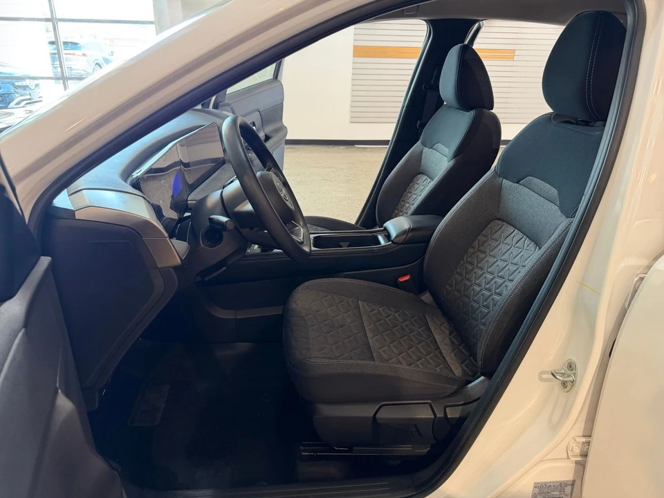 2025 Nissan Kicks - Image 27 of 31