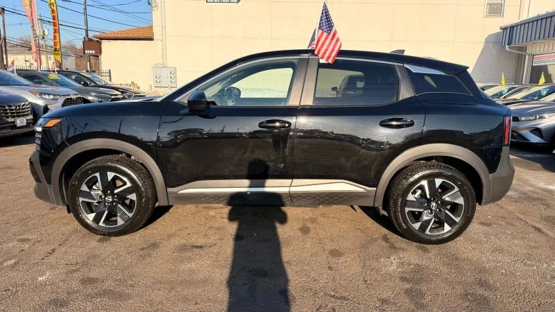 2025 Nissan Kicks - Image 10 of 12