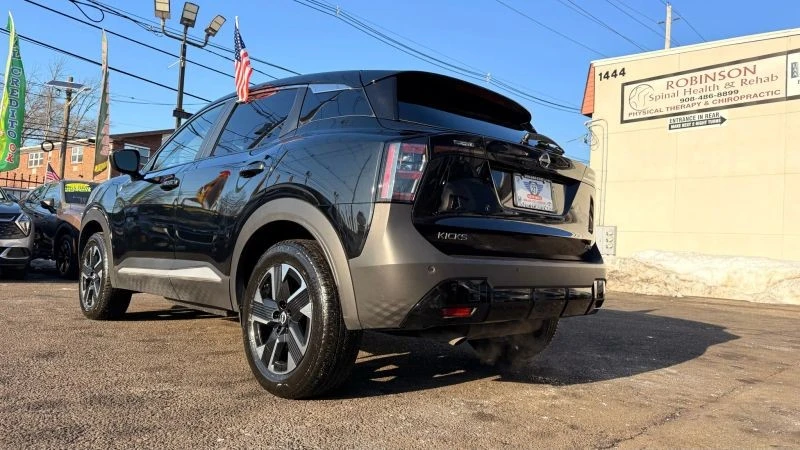 2025 Nissan Kicks - Image 8 of 12