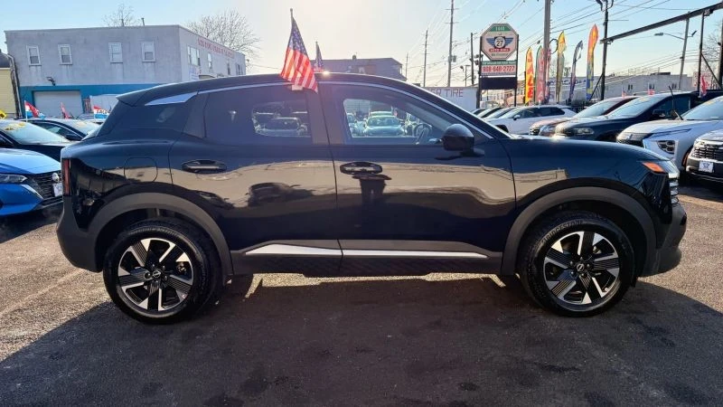 2025 Nissan Kicks - Image 11 of 12