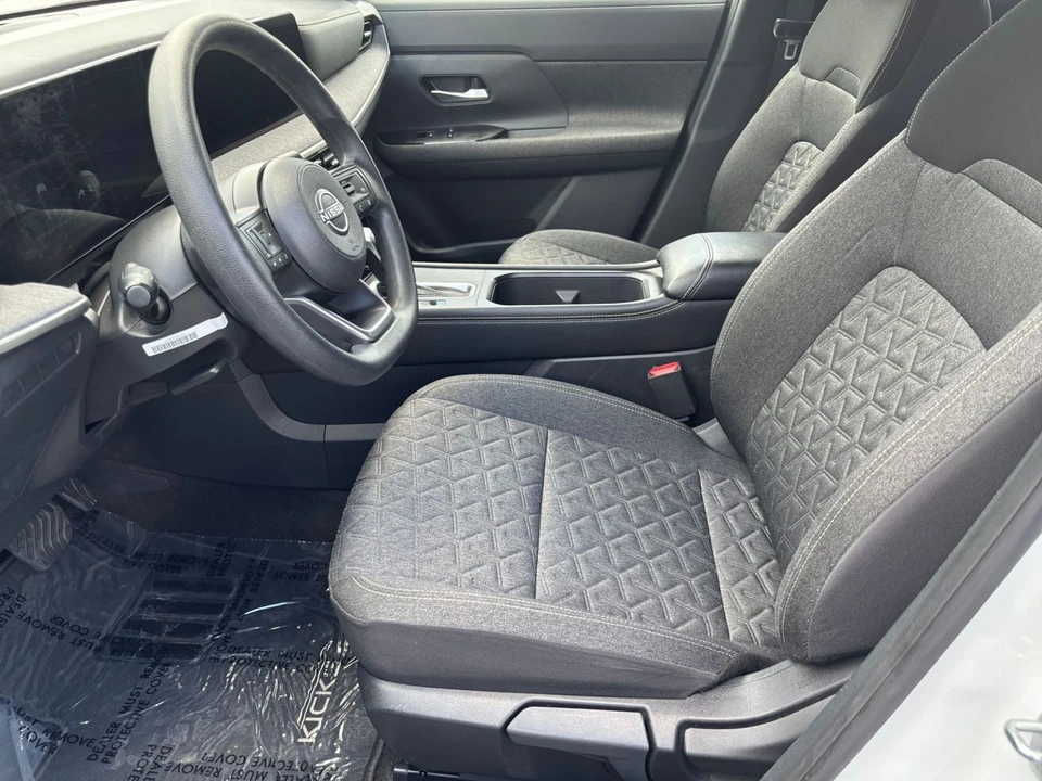 2025 Nissan Kicks - Image 26 of 31