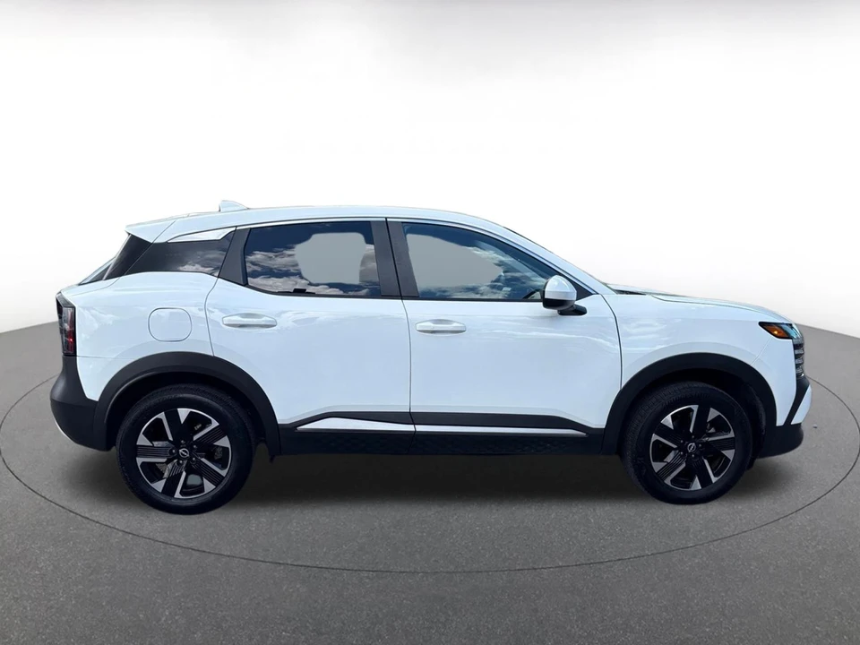 2025 Nissan Kicks - Image 16 of 31