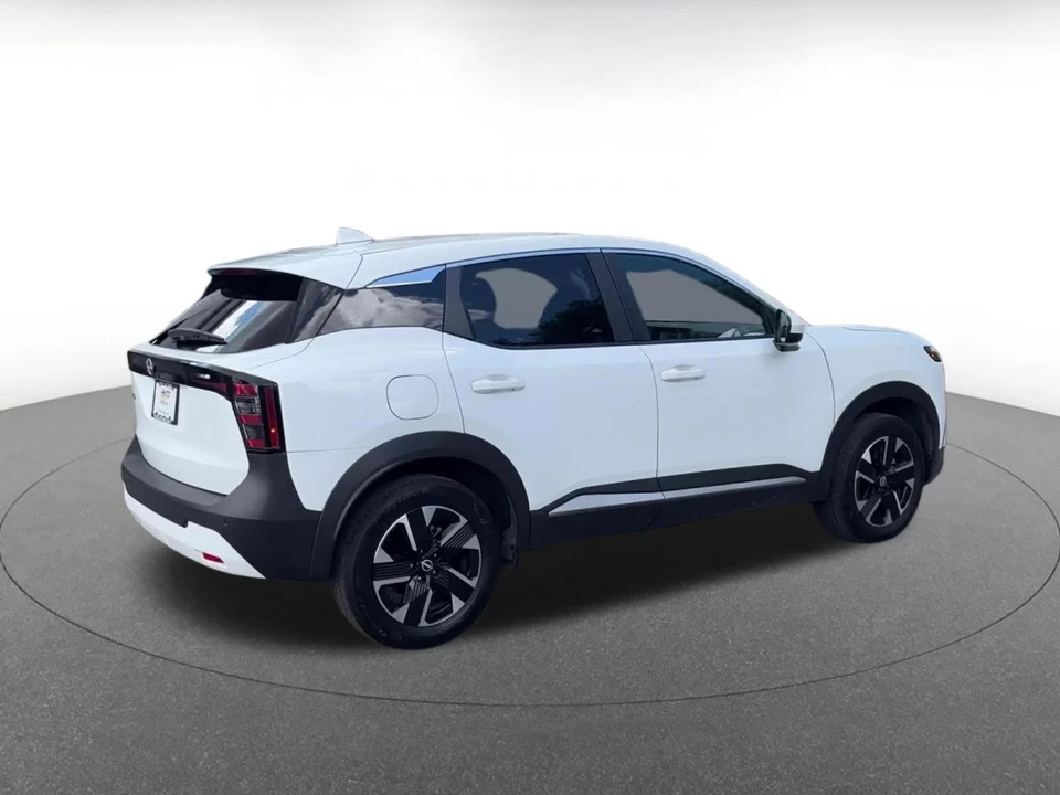 2025 Nissan Kicks - Image 14 of 31