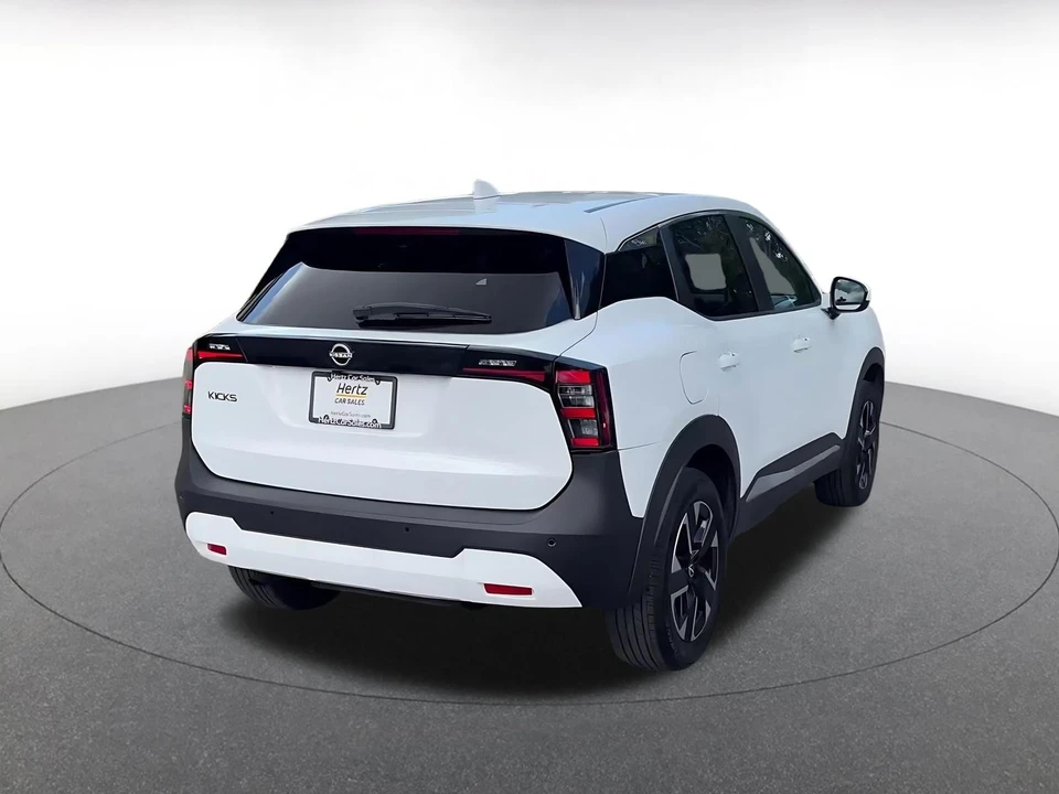 2025 Nissan Kicks - Image 15 of 31