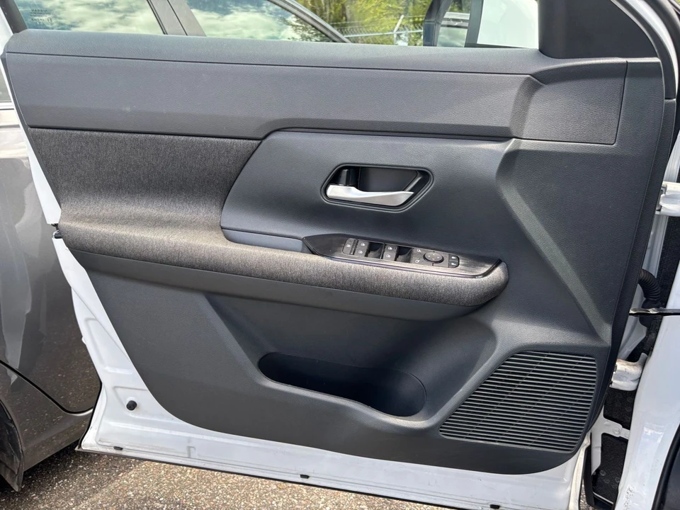 2025 Nissan Kicks - Image 20 of 31