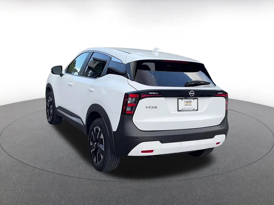 2025 Nissan Kicks - Image 11 of 31