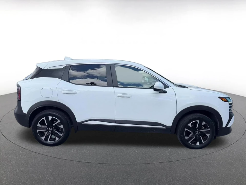 2025 Nissan Kicks - Image 17 of 31
