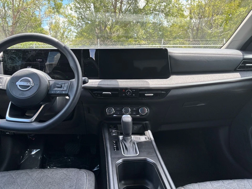 2025 Nissan Kicks - Image 18 of 31