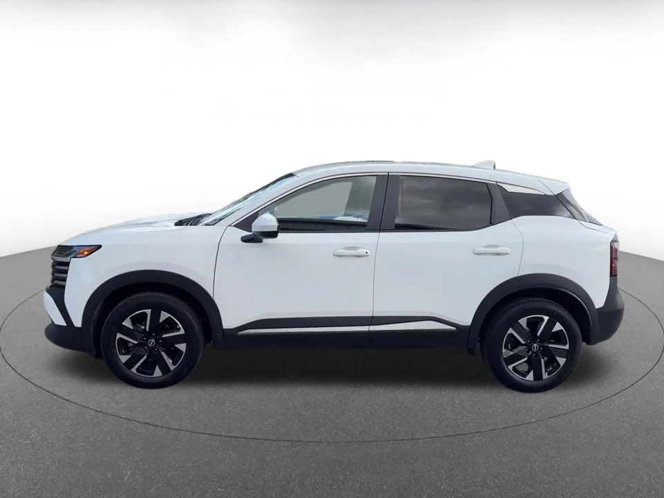 2025 Nissan Kicks - Image 8 of 31