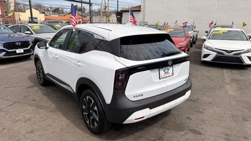 2025 Nissan Kicks - Image 5 of 12