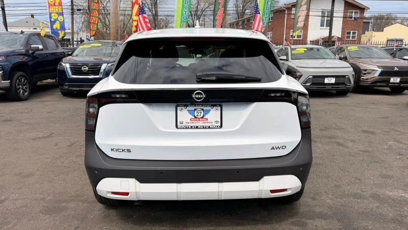 2025 Nissan Kicks - Image 6 of 12