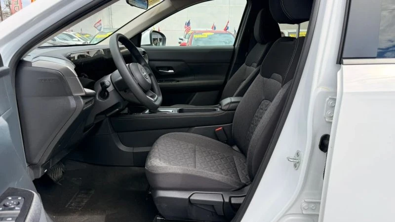 2025 Nissan Kicks - Image 12 of 12