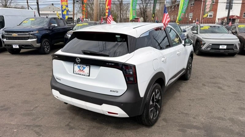 2025 Nissan Kicks - Image 7 of 12