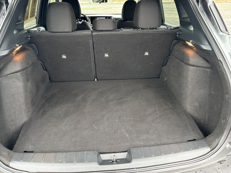 2025 Nissan Kicks - Image 27 of 31