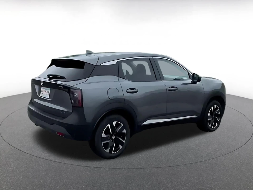 2025 Nissan Kicks - Image 16 of 31
