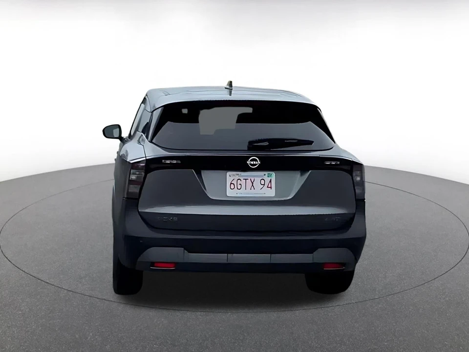 2025 Nissan Kicks - Image 8 of 31