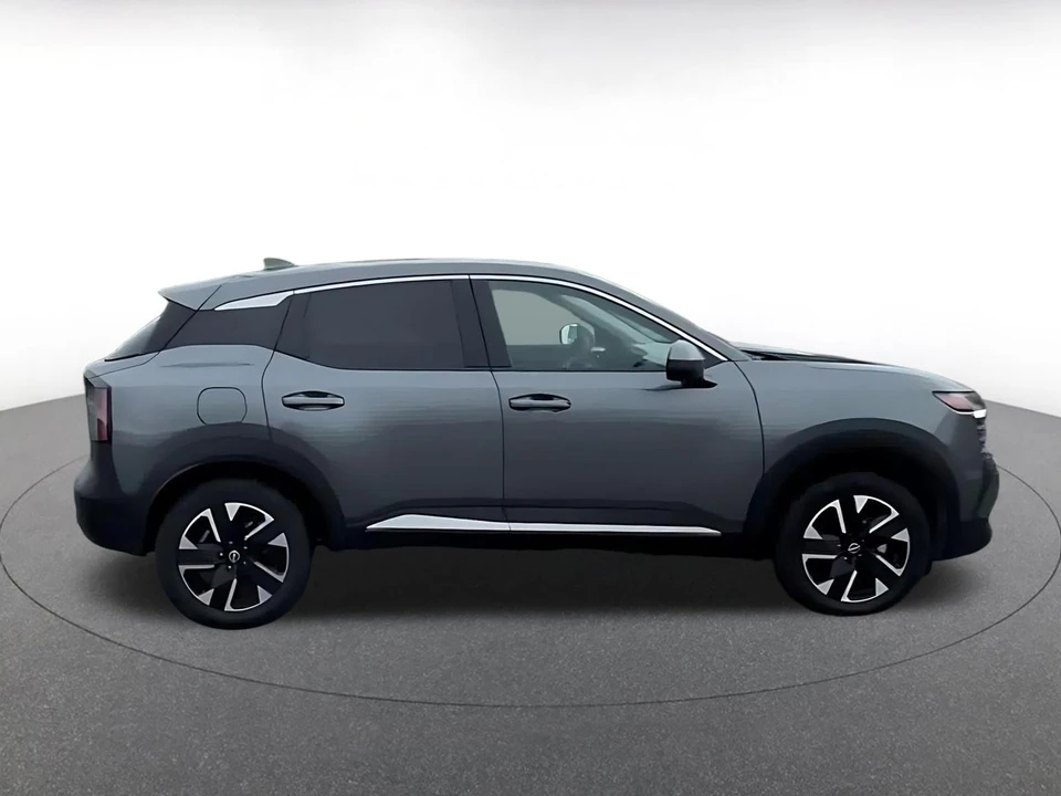2025 Nissan Kicks - Image 17 of 31