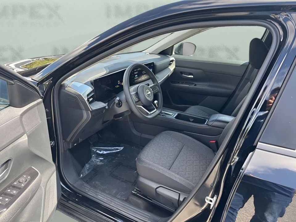 2025 Nissan Kicks - Image 9 of 31