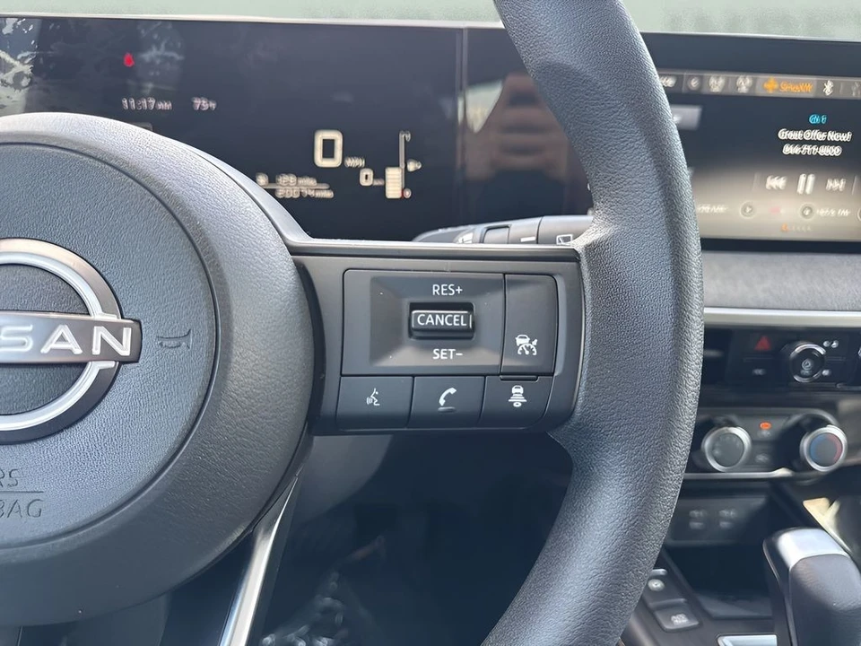 2025 Nissan Kicks - Image 14 of 31