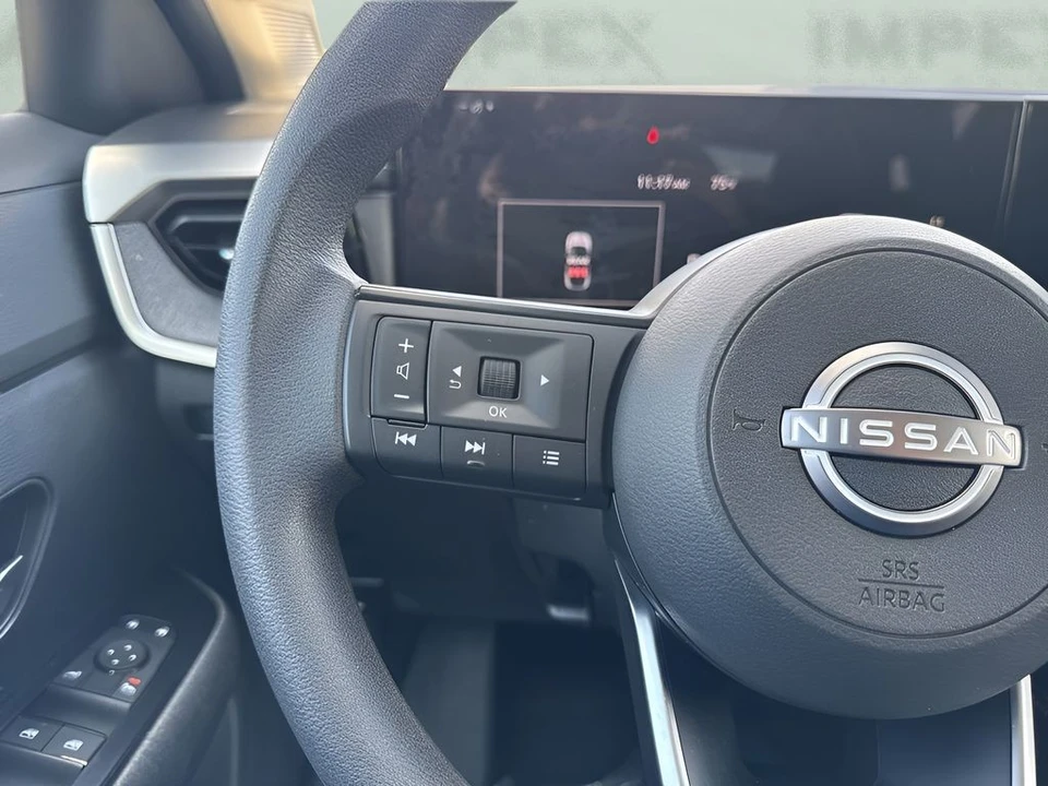 2025 Nissan Kicks - Image 13 of 31