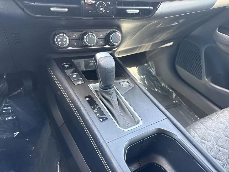 2025 Nissan Kicks - Image 15 of 31