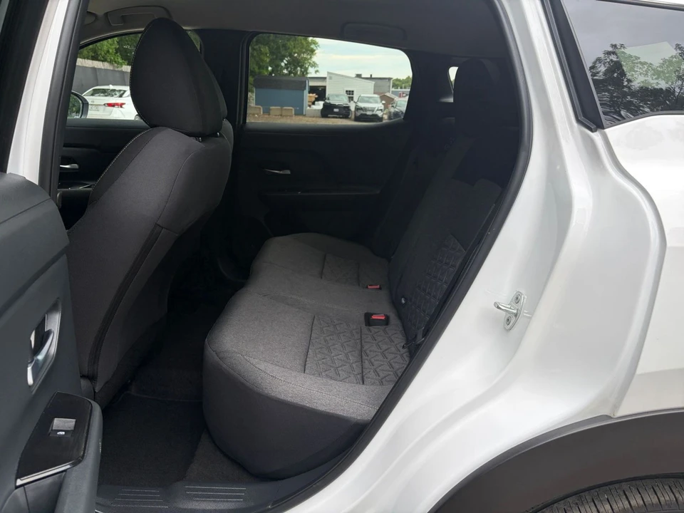 2025 Nissan Kicks - Image 25 of 31