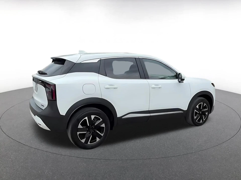 2025 Nissan Kicks - Image 16 of 31