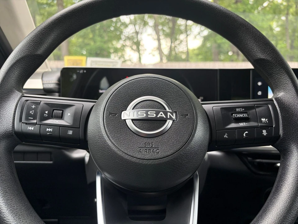 2025 Nissan Kicks - Image 27 of 31