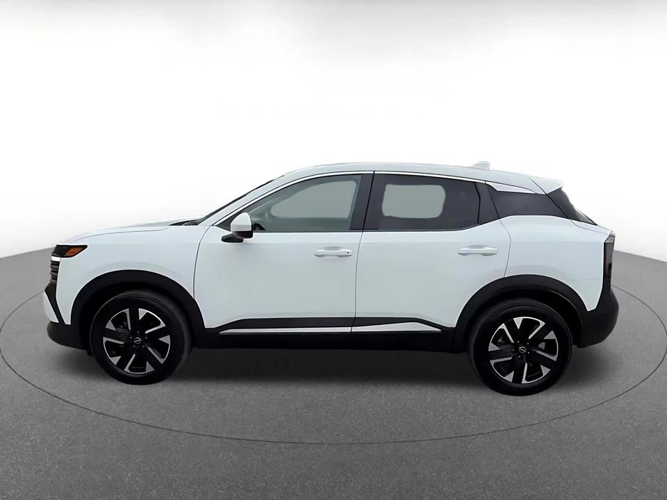 2025 Nissan Kicks - Image 12 of 31