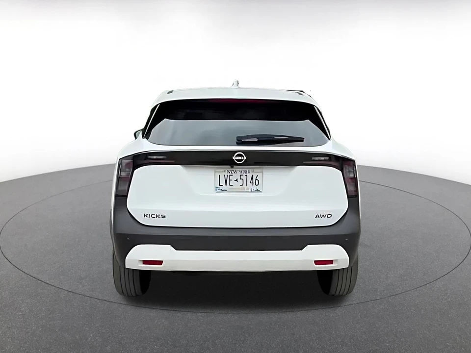 2025 Nissan Kicks - Image 13 of 31