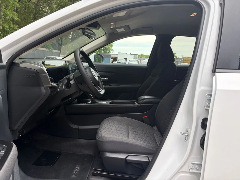 2025 Nissan Kicks - Image 26 of 31