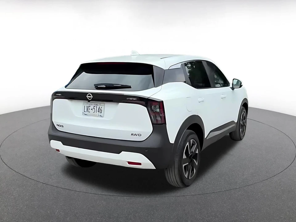 2025 Nissan Kicks - Image 14 of 31