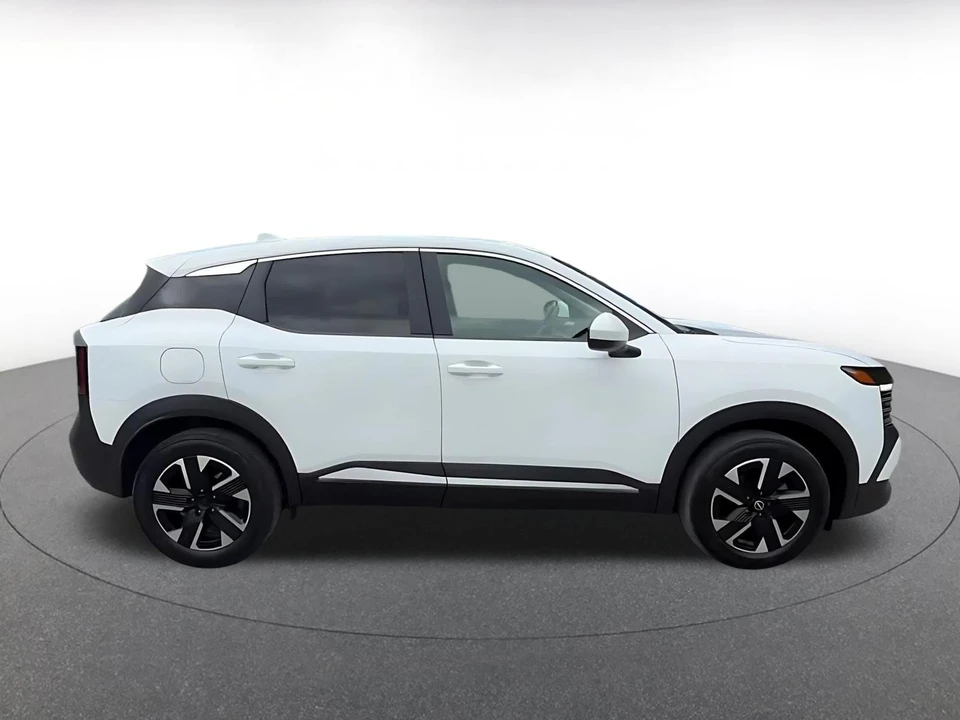 2025 Nissan Kicks - Image 17 of 31