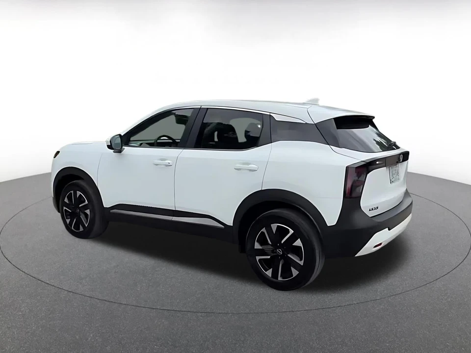 2025 Nissan Kicks - Image 11 of 31
