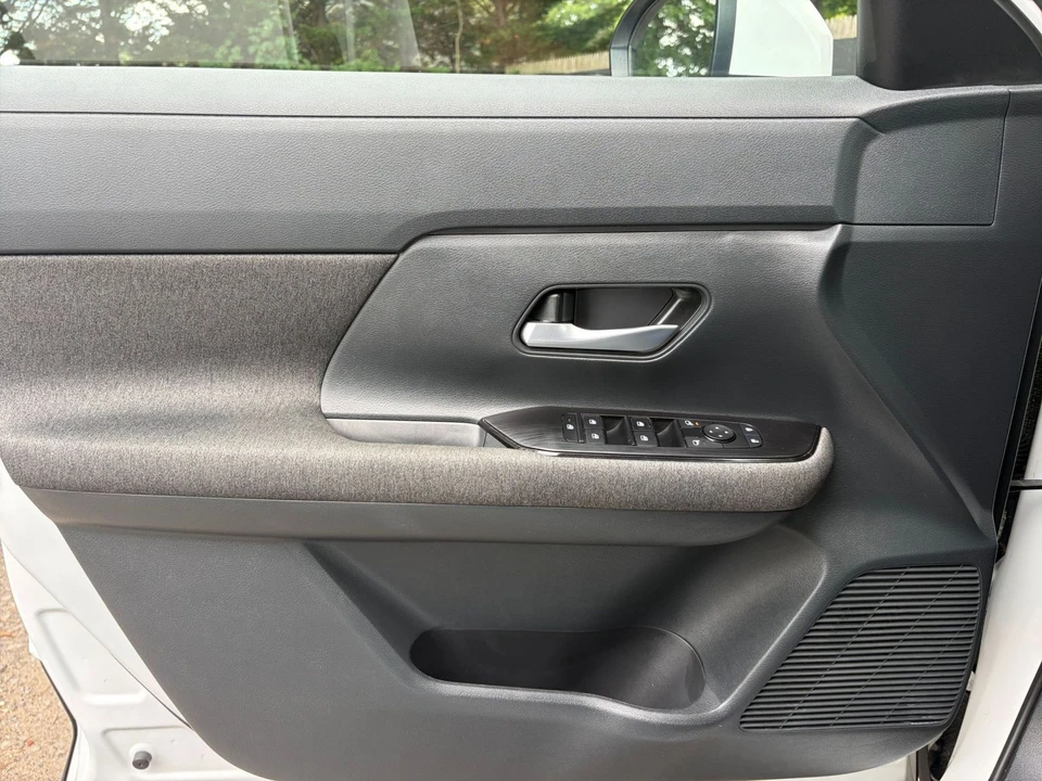 2025 Nissan Kicks - Image 20 of 31