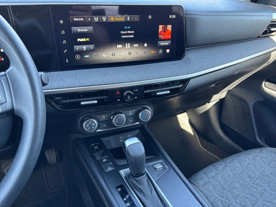 2025 Nissan Kicks - Image 18 of 31