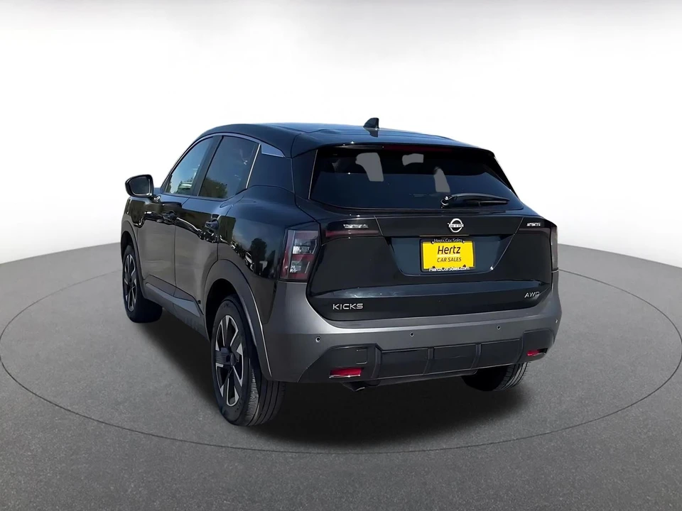 2025 Nissan Kicks - Image 12 of 31