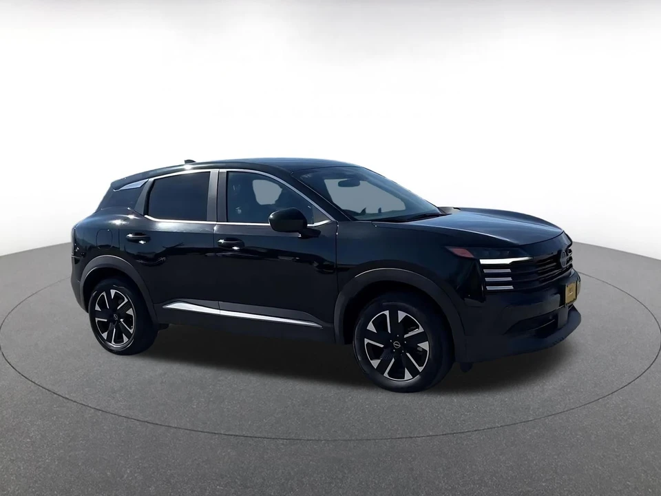 2025 Nissan Kicks - Image 2 of 31
