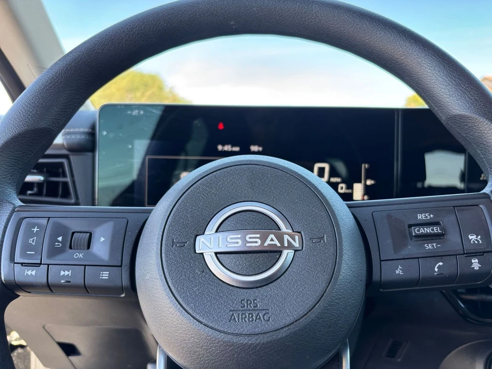 2025 Nissan Kicks - Image 27 of 31