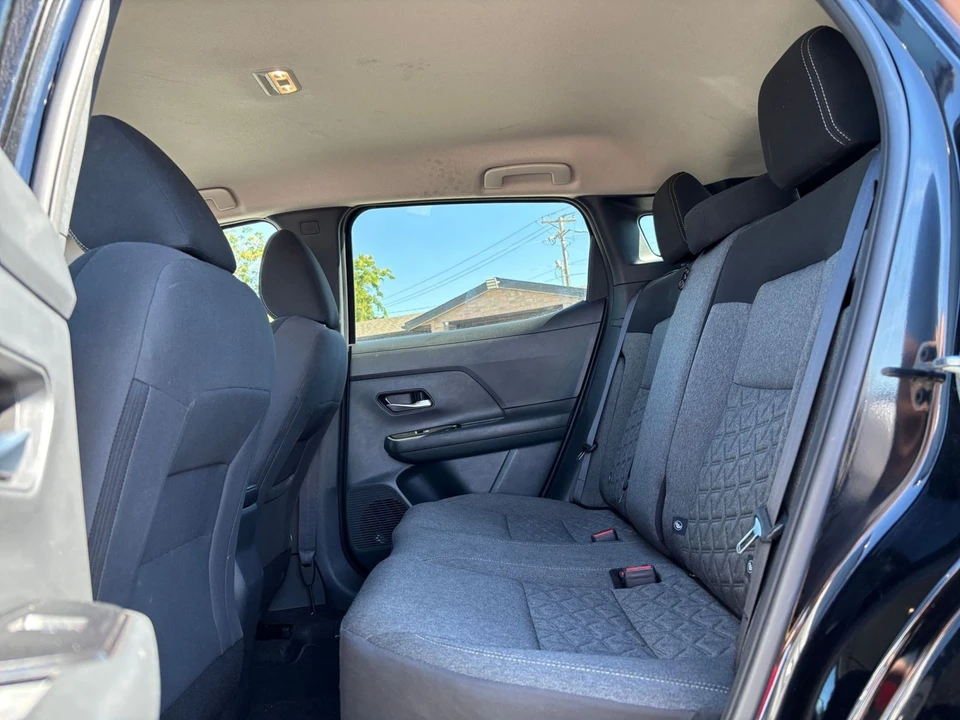 2025 Nissan Kicks - Image 24 of 31