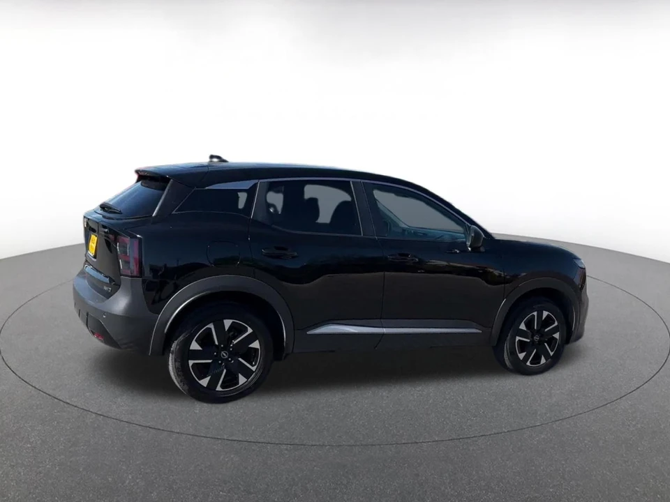 2025 Nissan Kicks - Image 15 of 31