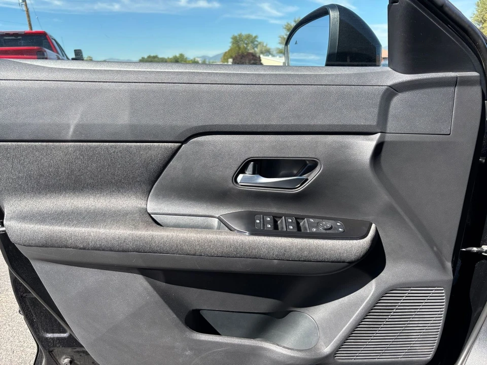 2025 Nissan Kicks - Image 20 of 31